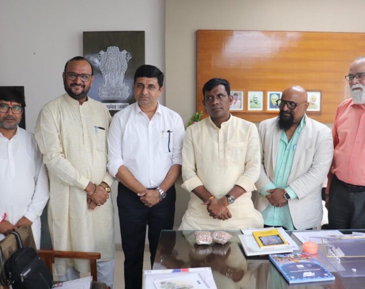 મંત્રીશ્રી ડૉ. જયરાભાઈ ગામીતના અધ્યક્ષસ્થાને&nbsp;‘કલાકાર કલ્યાણ નિધિ ટ્રસ્ટ’ની મહત્વની બેઠક યોજાઈ